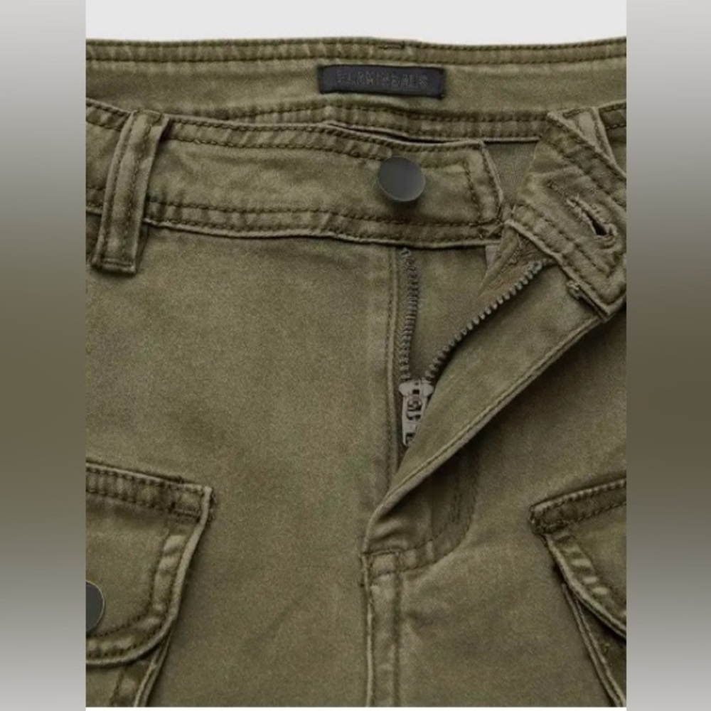 Flamingals Front Flap Pocket Mid Rise Straight Leg Crop Cargo Pants XL NWT - Picture 6 of 11